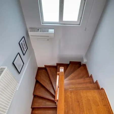 Lägenhet Spacious Dublex In Cihangir Istanbul